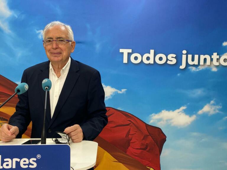 Juan José Imbroda ha expresado todo su apoyo y reconocimiento a la Guardia Civil, Policía Nacional, Policía Local y el Ejército porque “en estos momentos velan por nuestra seguridad ante la agresión a nuestras fronteras en Melilla”