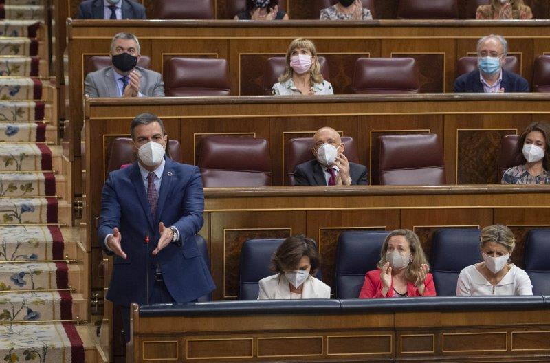 El presidente del Gobierno, Pedro Sánchez, interviene en una sesión de control