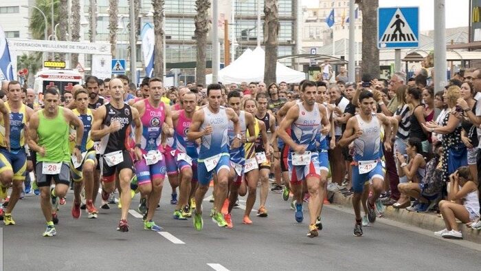 (Autor: Federación Melillense de Triatlón): Imagen de una de las competiciones de Acuatlón, que organiza la Federación Melillense de Triatlón