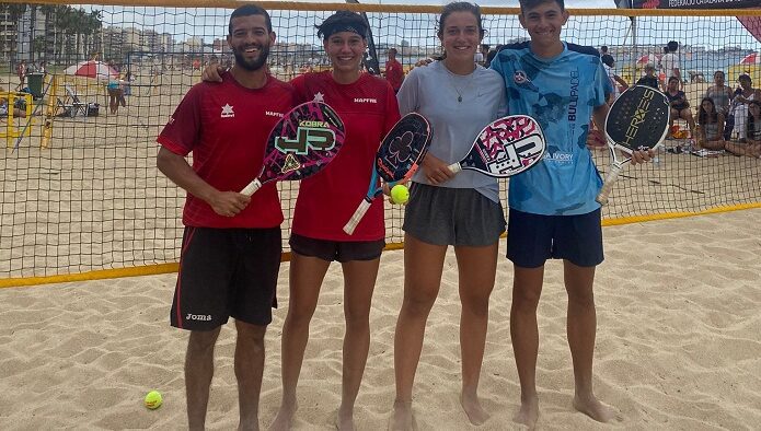 Valentín Volpe y Ariadna Costa, a la derecha de la imagen, se proclamaron vencedores de la prueba de dobles mixtos