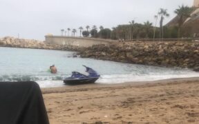 Entran a Melilla 2 mujeres, un bebé y un hombre en moto de agua