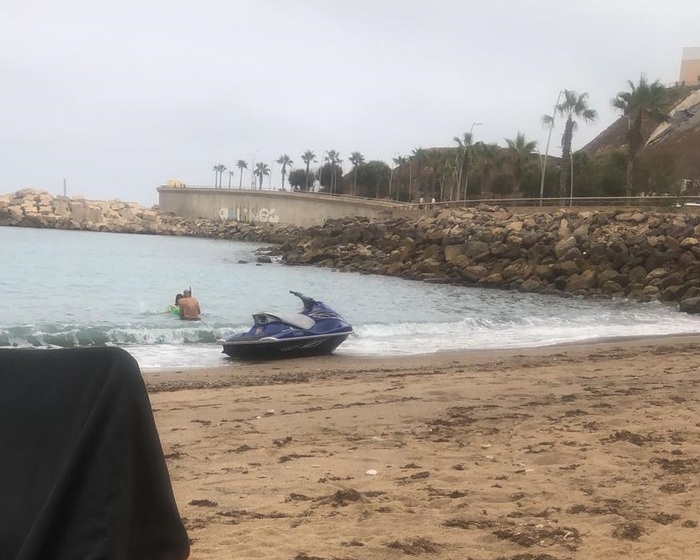 Entran a Melilla 2 mujeres, un bebé y un hombre en moto de agua