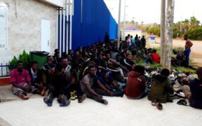 El brote del CETI mantiene aislados a 320 inmigrantes
