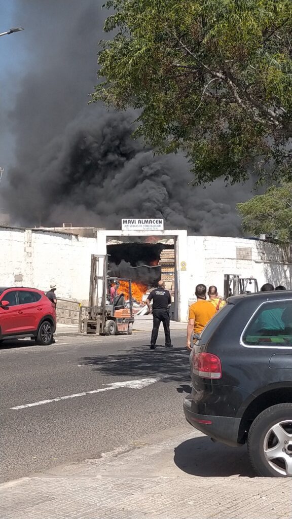 incendio del almacén de construcción de Melilla