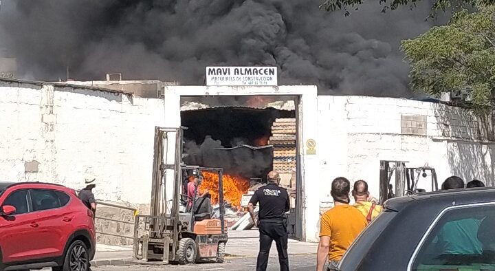 incendio del almacén de construcción de Melilla
