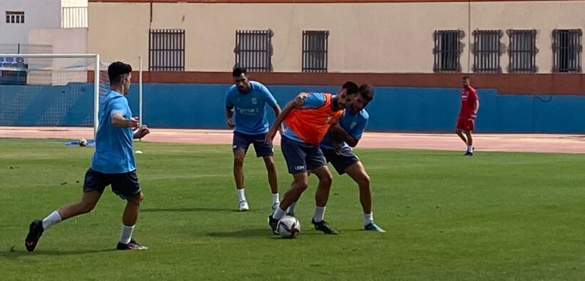 Imagen del entrenamiento de ayer en el Estadio Álvarez Claro del conjunto azulino