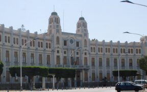 Fachada del Palacio de la Asamblea de la Ciudad Autónoma