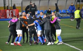 Los jugadores del C.D. Huracán de Melilla celebran su clasificación para la Copa del Rey