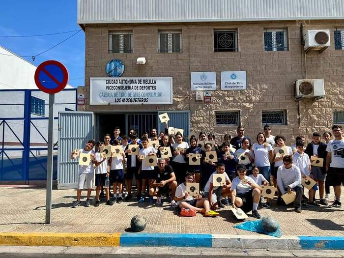 Un Grupo De Alumnos Del Ceip Reyes Católicos Visitan La Galería De Tiro Melillahoy 1395