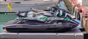 La Guardia Civil ha intervenido la embarcación al detenido por tráfico de personas (1)