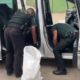 03 Extracción de droga de unos de los vehíclo aprehendidos