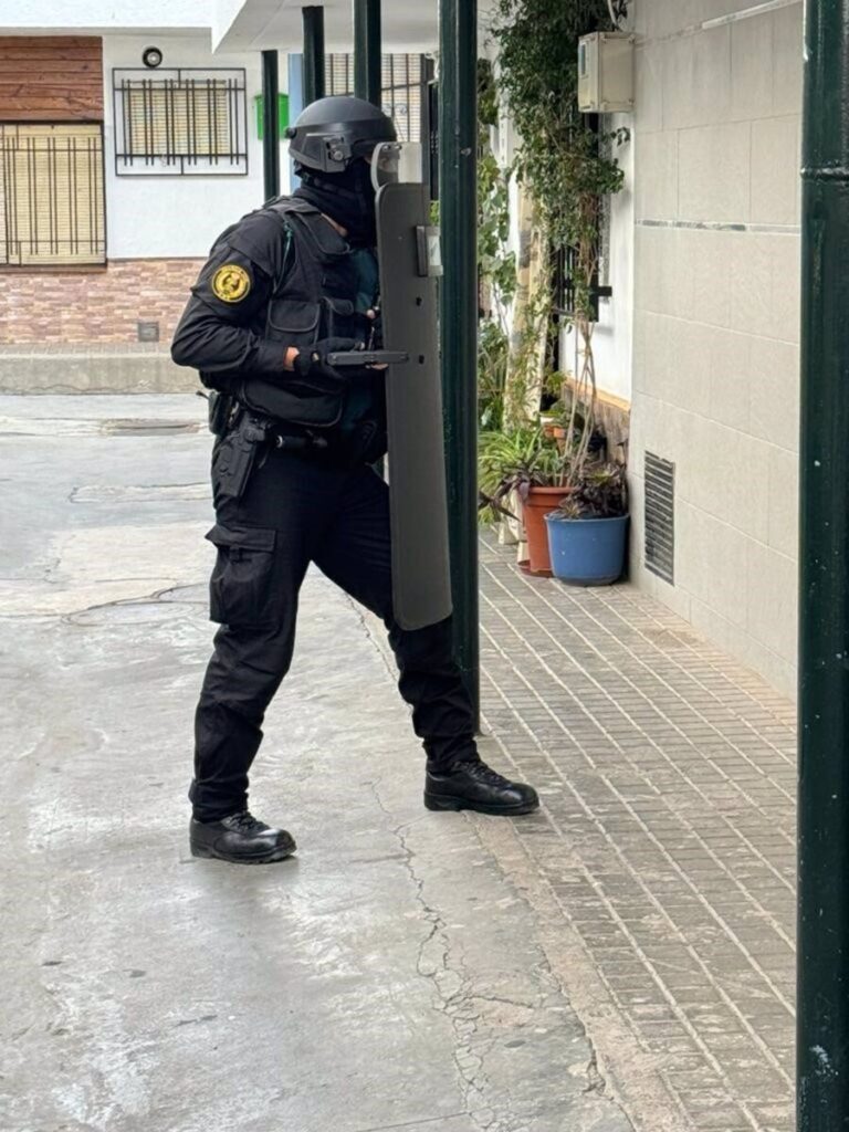 Guardia Civil realiza una operación contra el tráfico de migrantes y droga en Andalucía y Pontevedra