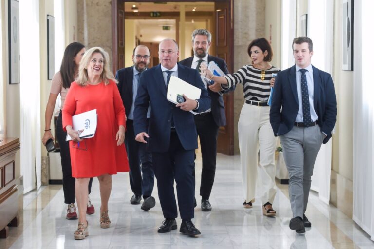El PP reta al PSOE a posicionarse "en favor de la democracia" en Venezuela y tilda de "indecente" su enmienda