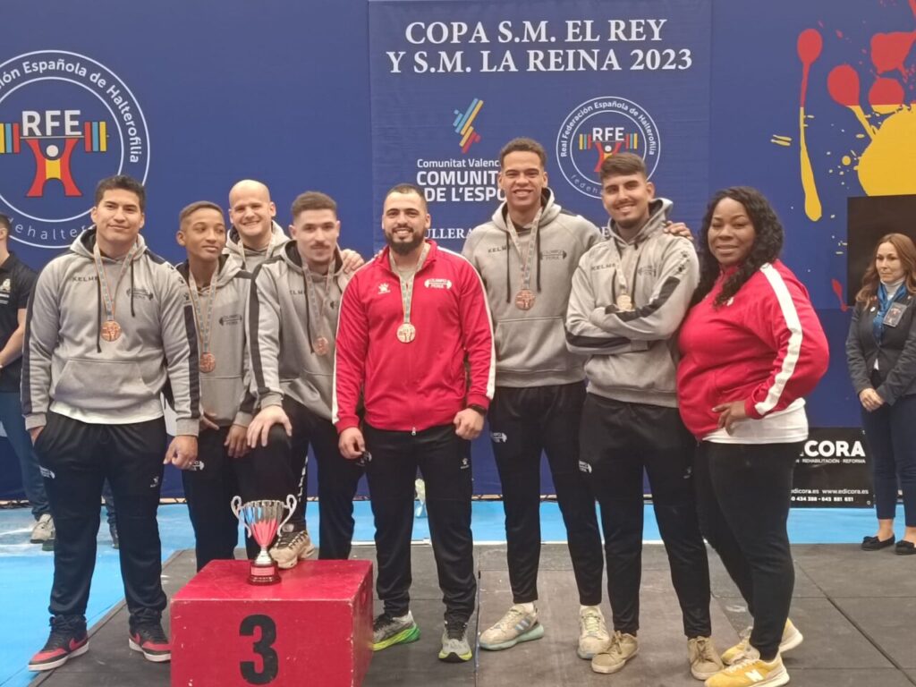 EQUIPO MASCULINO DE HALTEROFILIA OLIMPO FENIX