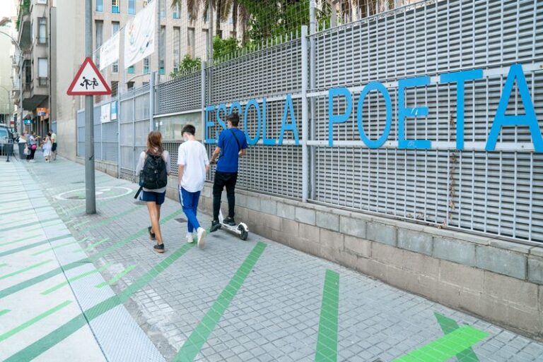 Actuacions entorns escolars acabades. Escola Poeta Foix