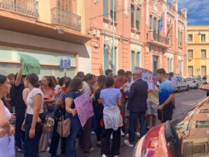 vox con estudiantes en huelga