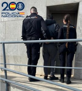 JOVEN AGRESOR DE SU MADRE