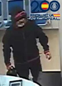 Portando la mochila que abandonó