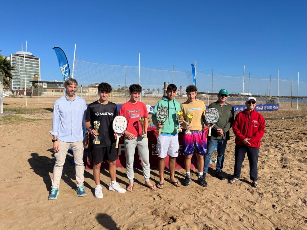 20241222 BT10 Dobles Masculino Campeones y Finalistas