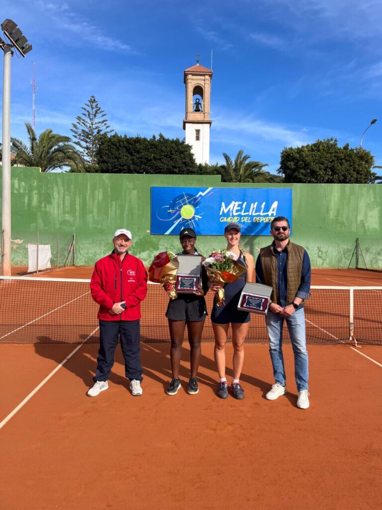 DOBLES Campeonas SIMUNYU STEUR