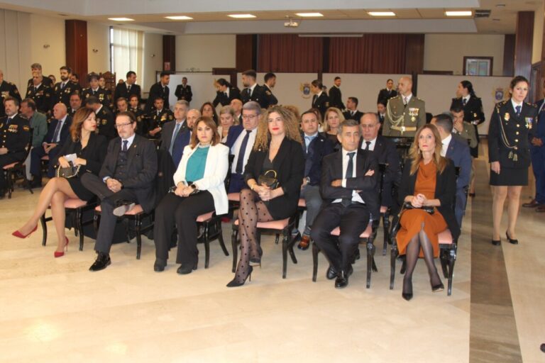 Isabel Moreno y Fadwa en la Policía Nacional