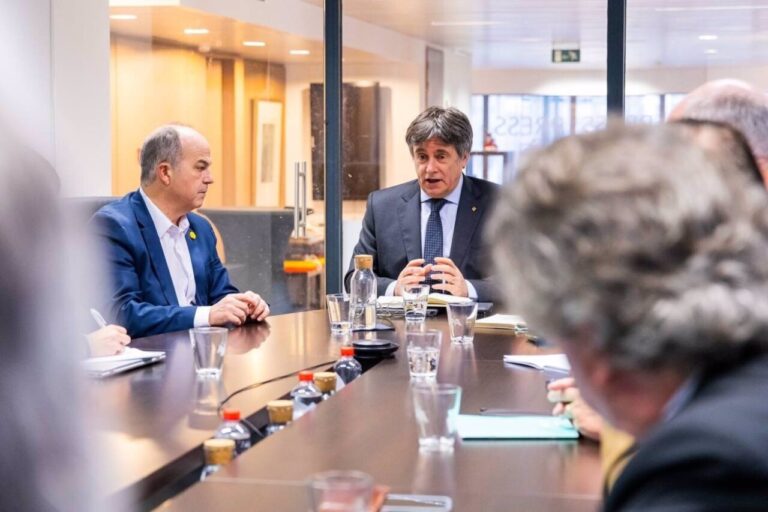 Puigdemont anuncia que no negociarán los Presupuestos con el PSOE y pedirán reunión urgente en Suiza