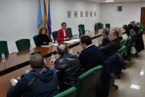 reunón en delegación empresarios