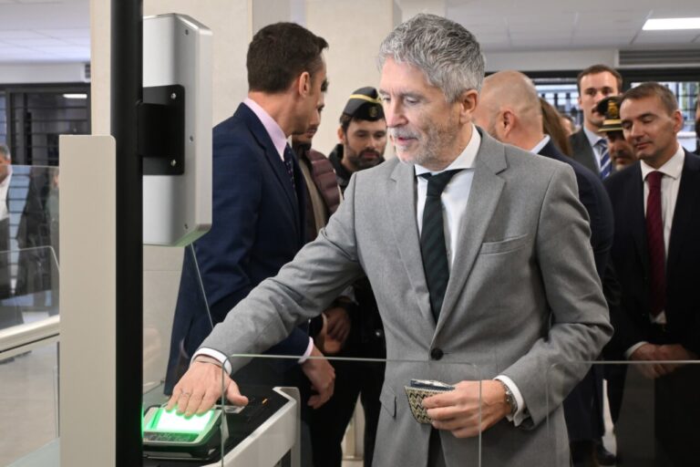 El ministro del Interior, Fernando Grande Marlaska, inaugurando este miércoles la nueva frontera inteligente de Melilla