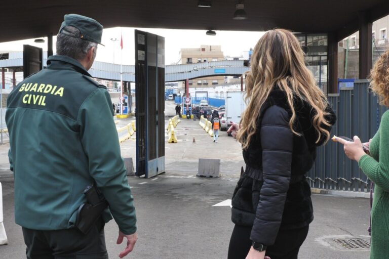 SABRINA EN LA ADUANA COMERCIAL