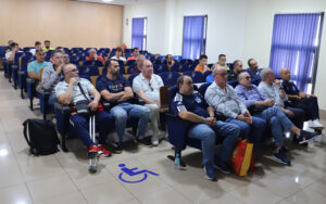 00100 0001015370 5 ASISTENTES