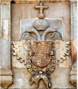 Escudo imperial Carlos I Puerta de Santiago