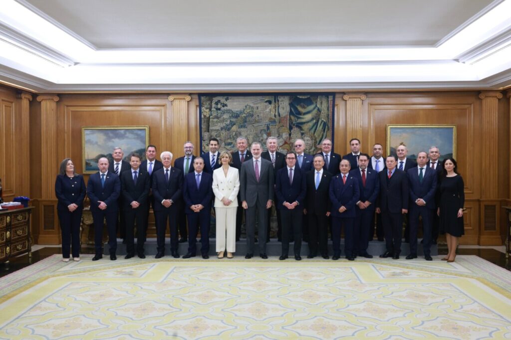 FOTO PRIMERA REY CON CEME ALCOBA