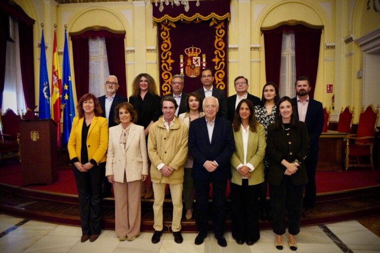 Aznar ha sido recibido este jueves por el Gobierno de Melilla