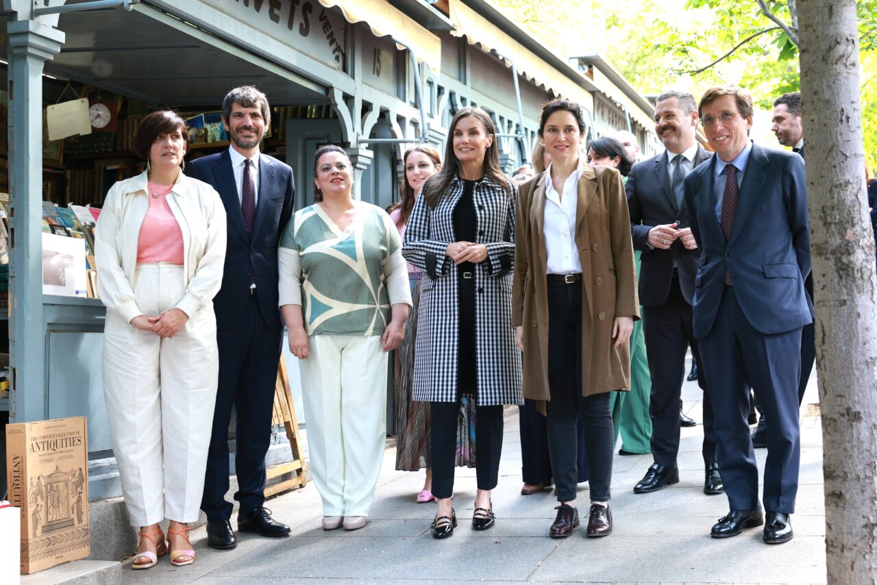 Cuesta de Moyano centenario 2025 Letizia 08 Cuesta de Moyano centenario 2025 Letizia 08