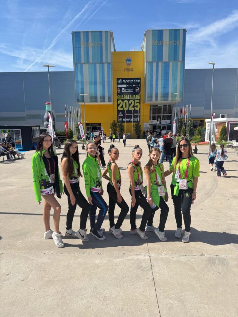 Equipo de club agora con su entrenadora Marta Hernandez
