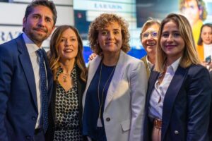 Sofia Acedo a la derecha en un acto con Dolors Montserrat cabeza de lista del PP al 9 J