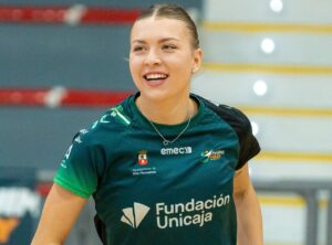 YELYZAVETA LAZURENKO