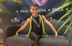 foto neizan en sillon copia