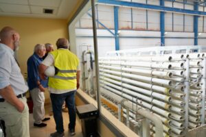 Imbroda visita desaladora 1