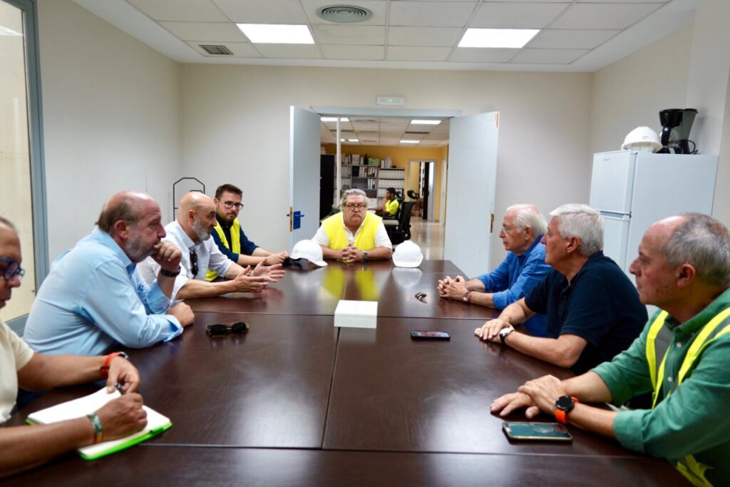 Imbroda visita desaladora 4