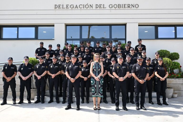 policías