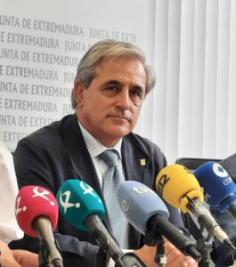 Dimite el consejero de Gestión Forestal de Extremadura tras ser acusado de falsear su currículum