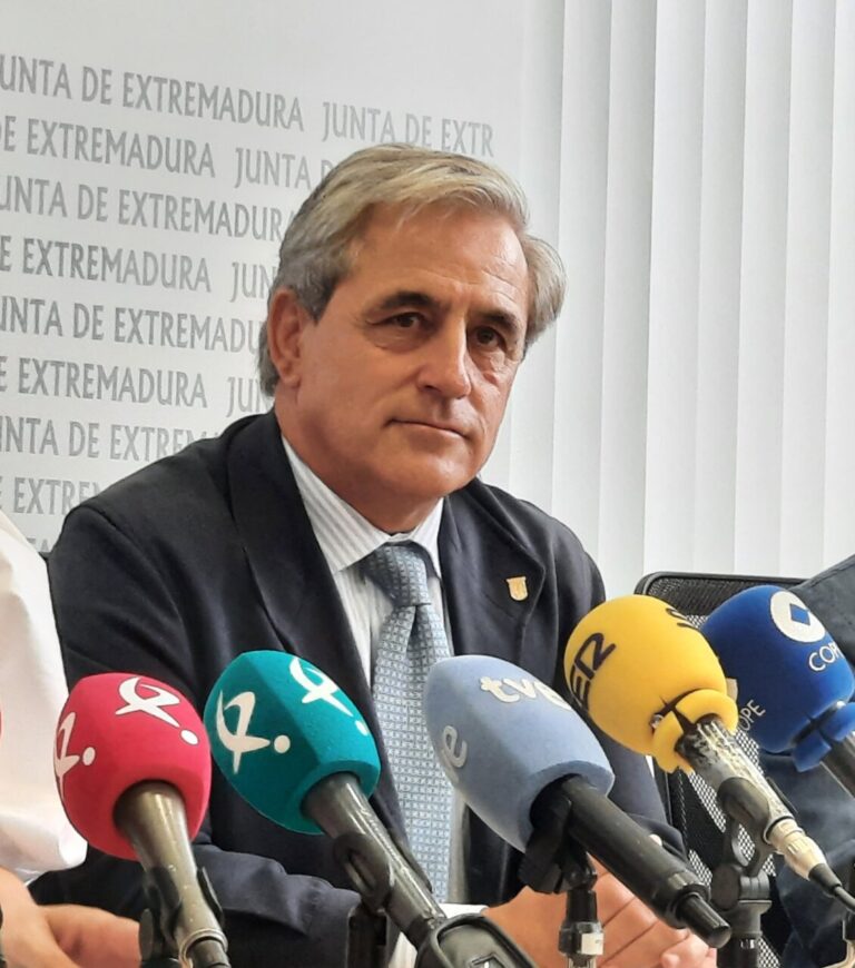 Dimite el consejero de Gestión Forestal de Extremadura tras ser acusado de falsear su currículum