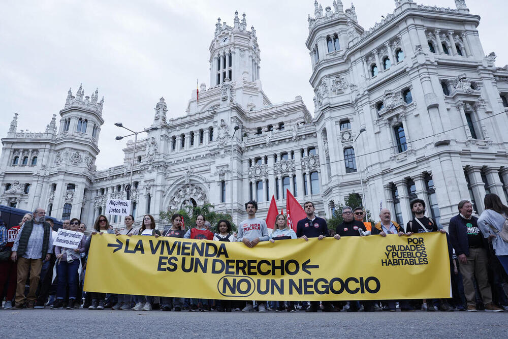 Decenas de miles de personas marchan en Madrid contra precio de alquiler de viviendas