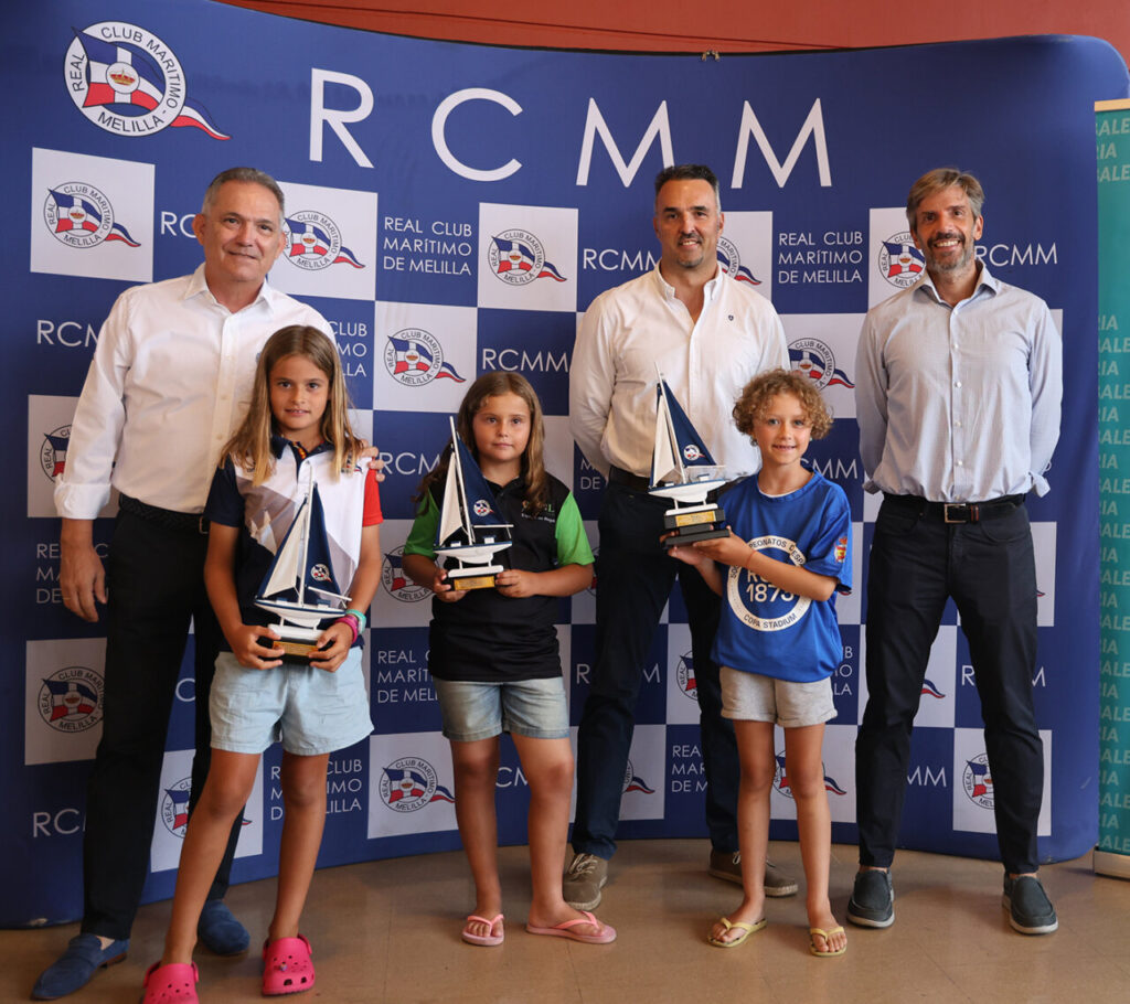 TROFEO optimist sub11 femenina podio