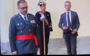 El General Pizarrompmentos antesdealudar al Rey