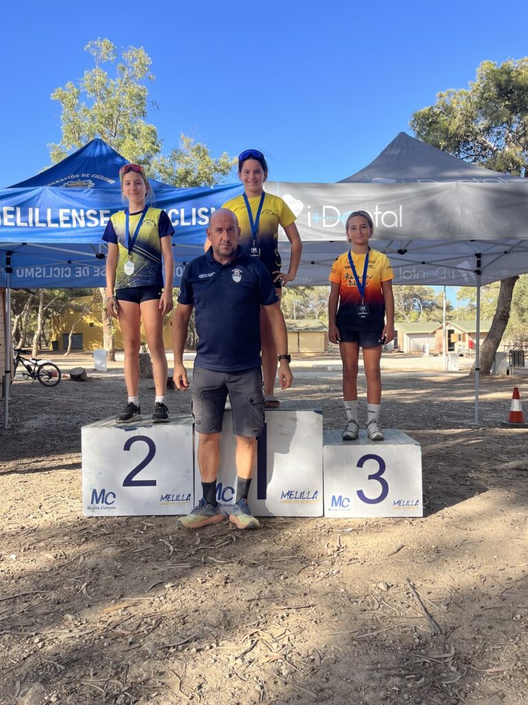 Participantes en el podio de la II Acampada BTT Melilla