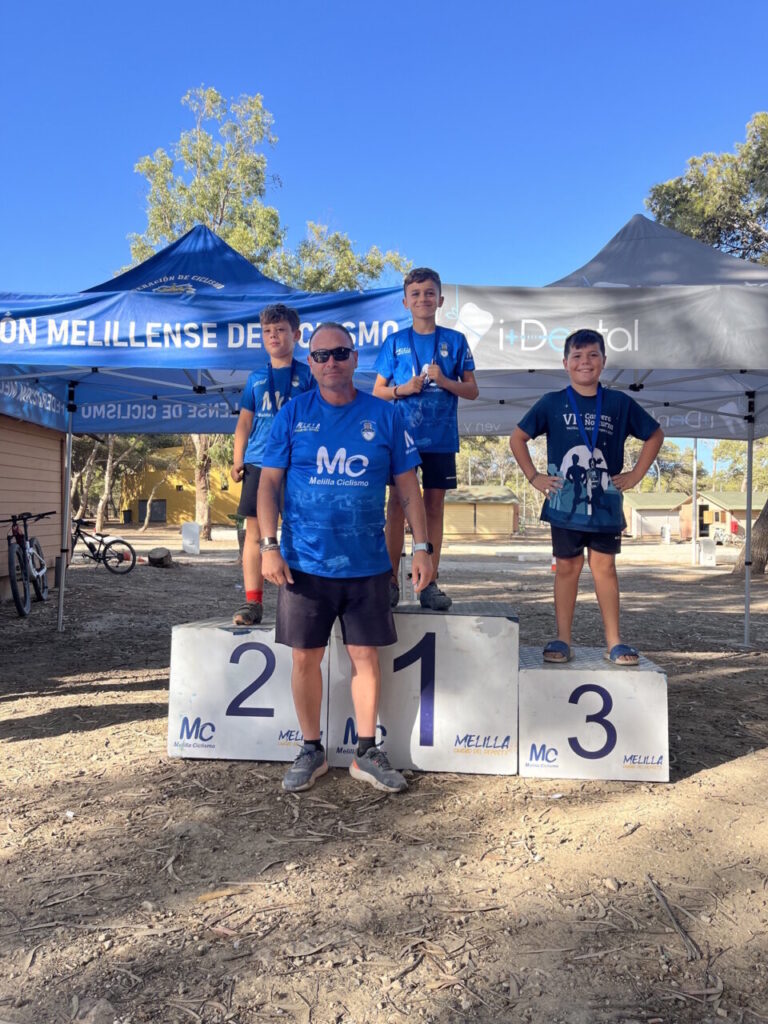 Participantes en el podio de la II Acampada BTT Melilla