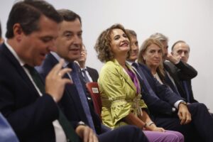 María Jesús Montero sonriente durante una entrega de llaves simbólicas