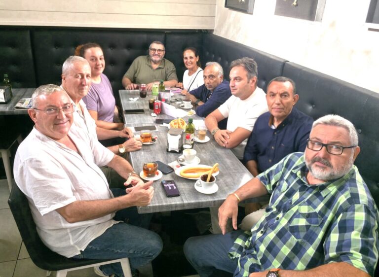 Miembros de la junta directiva de Mem Guímel en reunión